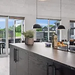 Spacious Retreat Near - By Traum