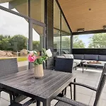 Spacious Retreat Near - By Traum Holiday home