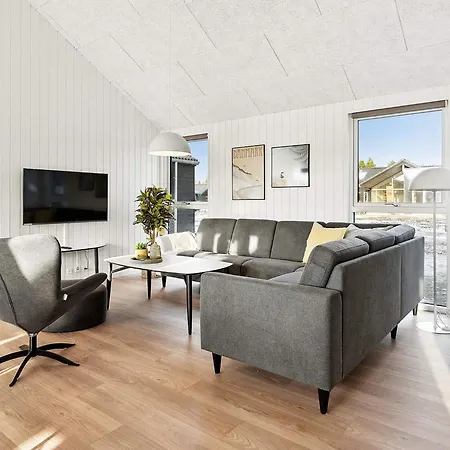 Spacious Retreat Near - By Traum