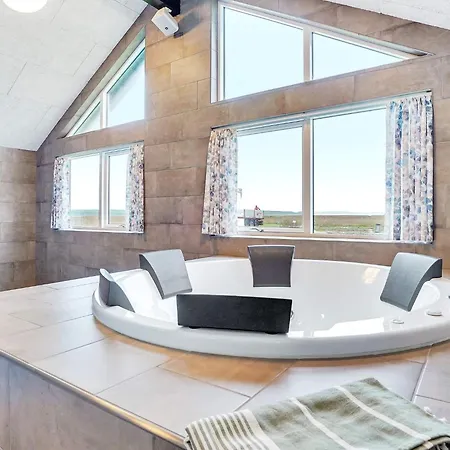 Spacious Retreat Near *