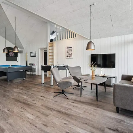 Spacious Retreat Near *