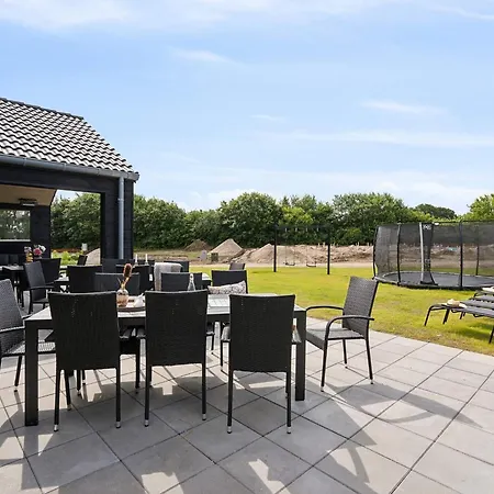 Spacious Retreat Near *