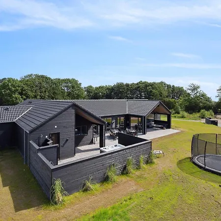 Nyaraló Spacious Retreat Near - By Traum *