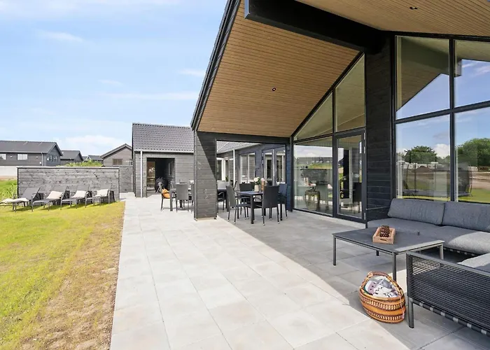 Spacious Retreat Near - By Traum